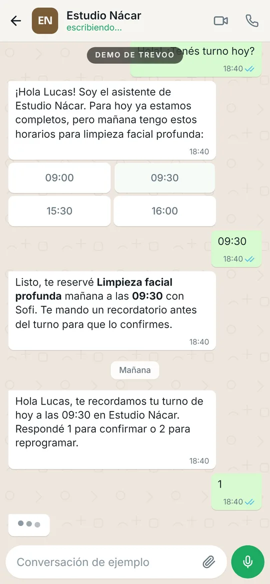 Bot de WhatsApp de ejemplo respondiendo una consulta